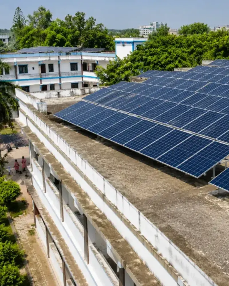 Hero image: Institutional Solar